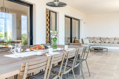 Dîner en plein air à la Villa Orama Relais