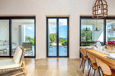 Vues depuis l'espace de vie de la Villa Orama Relais