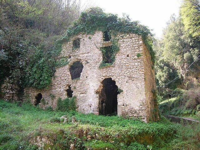 Vallée des Moulins, ruines