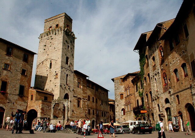 La Piazza della Cisterna à San Gimignano