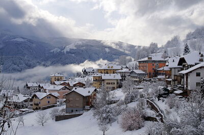 Vue d'un village des Dolomites