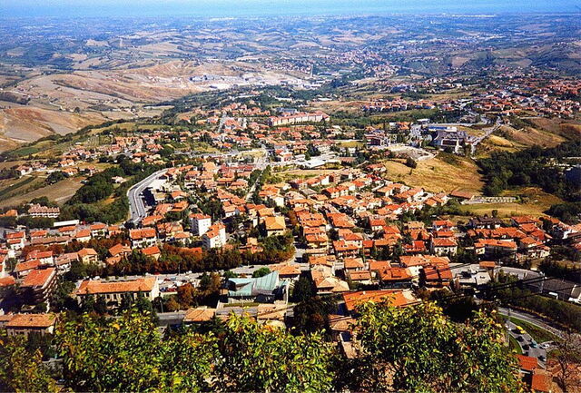 Vue aérienne sur Borgo Maggiore
