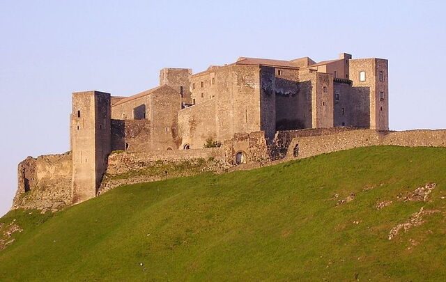 L'immense château de Melfi