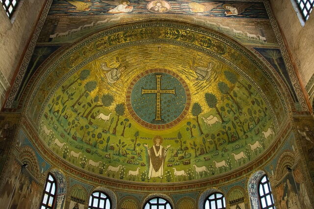 Sant'Apollinare Nuovo, altar