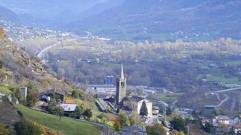 Vue sur la ville de Nus dans la Vallée d'Aoste