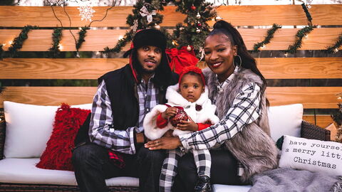 Une famille profitant de Noël ensemble