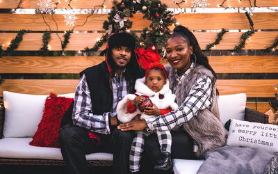 Une famille profitant de Noël ensemble