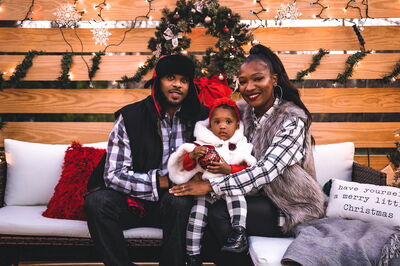 Une famille profitant de Noël ensemble
