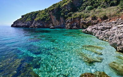 Mer limpide dans la réserve naturelle de Lo Zingaro