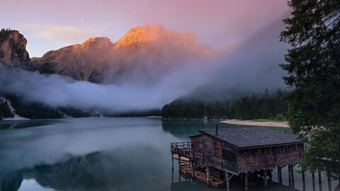 Lever du soleil à Pragser Wildsee