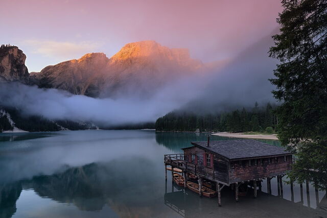 Lever du soleil à Pragser Wildsee