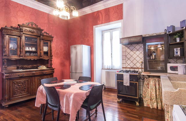 Place d'Espagne Top Emplacement, Cuisine