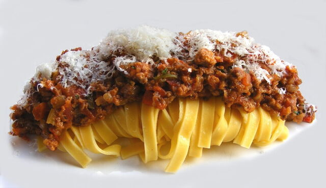 Une assiette de spaghetti bolognaise traditionnelle