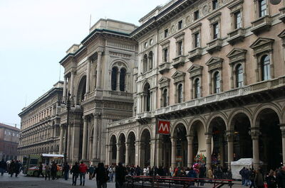 La Galleria Vittorio  Emmanuele II vue de l'extérieur