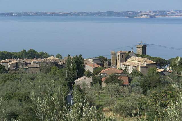La ville et le lac de Bolsena