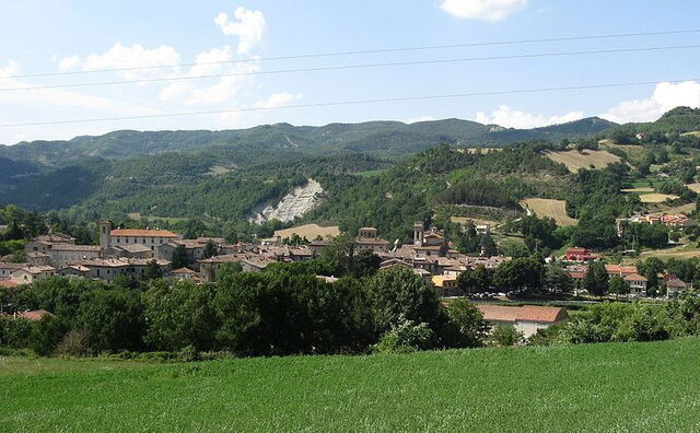 Vue de la ville Mercatello sul Metauro