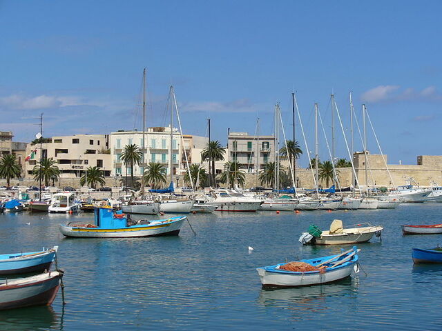 Le vieux port de Bari vecchia
