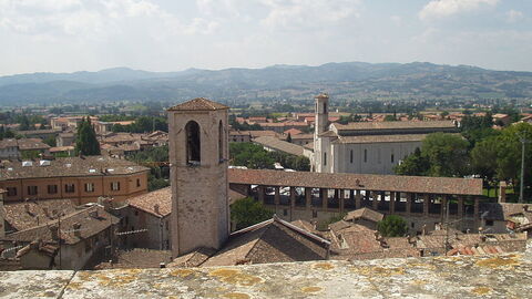 Gubbio vue de loin