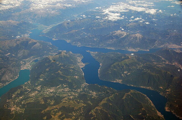 Vue aérienne du lac de Côme