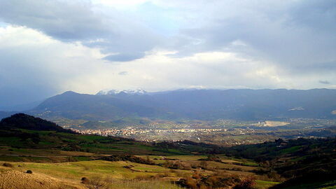 Vue sur Isernia et la campagne aux alentours