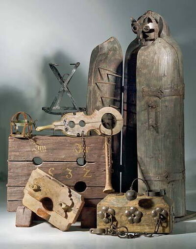 Une collection d'instruments de torture