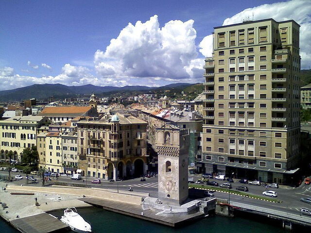 Vue de Savone et son port