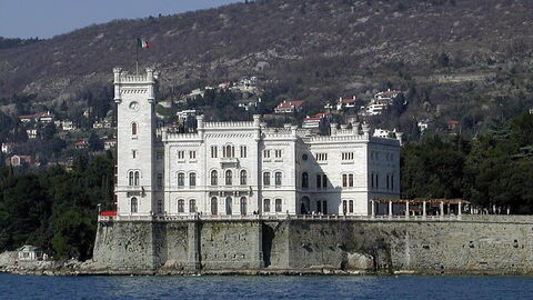 Vue sur le château de Miramare