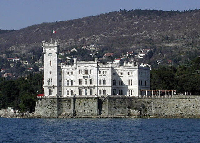 Vue sur le château de Miramare