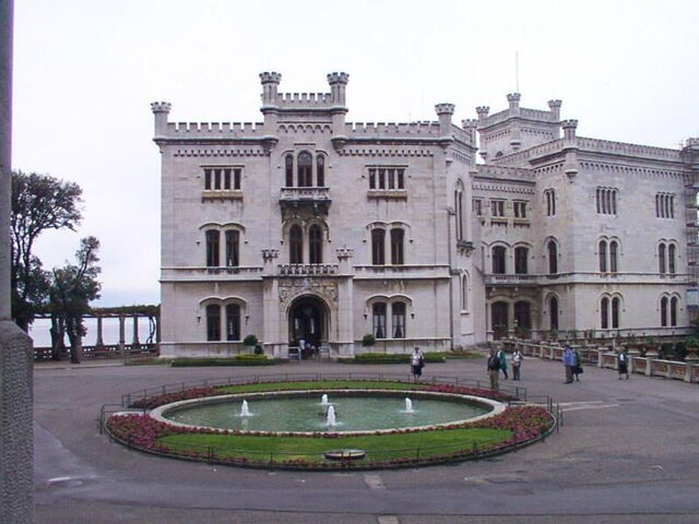 L'entrée grandiose du château