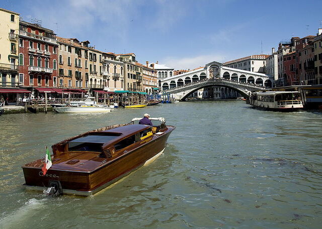 Le Pont Rialto sur le Grand Canal