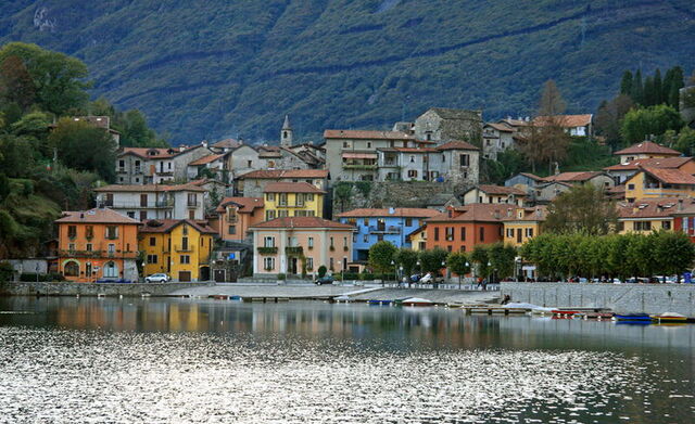 Vue sur la ville de Mergozzo