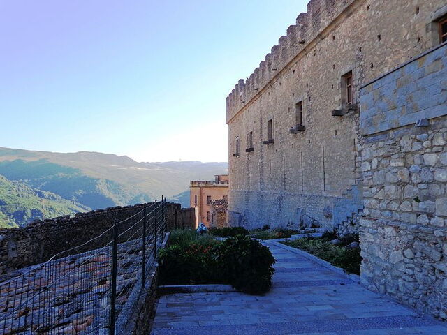 Le château de Montalbano Elicona