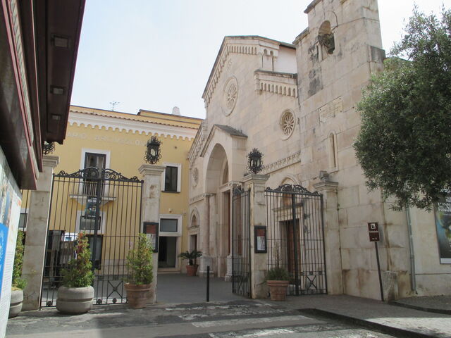 Cathédrale de Sorrento, extérieur