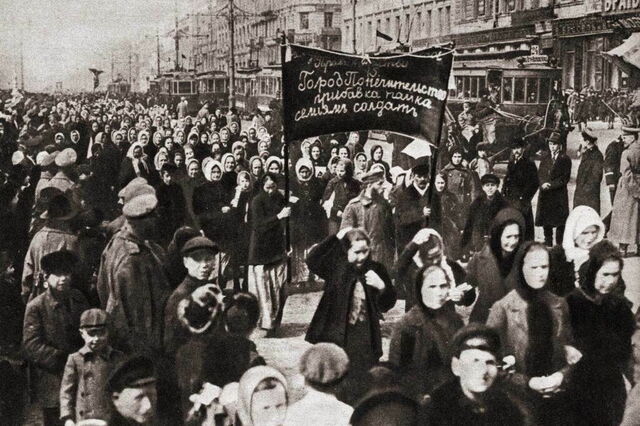 Manifestation des femmes pour le pain et la paix, Petrograd, Russie