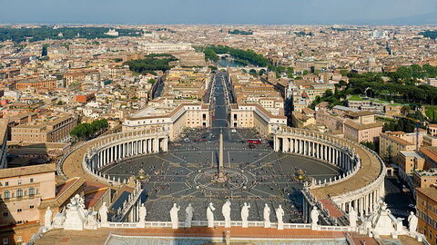 Vue de la Place Saint-Pierre au Vatican