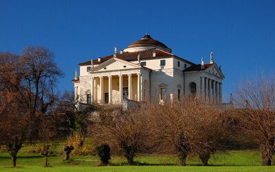 Vue sur la villa Capra