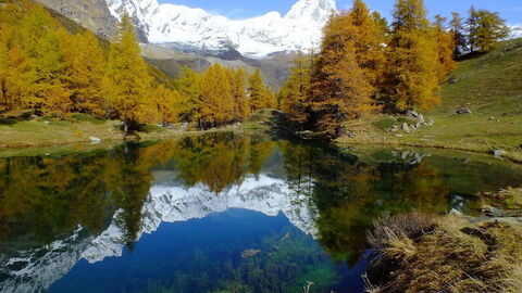 Un lac dans la Vallée d'Aoste
