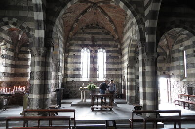 L'église de San Pietro, l'intérieur