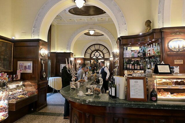 Caffè Gilli, intérieur
