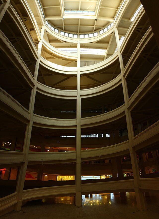 La ligne en spirale de l'usine automobile