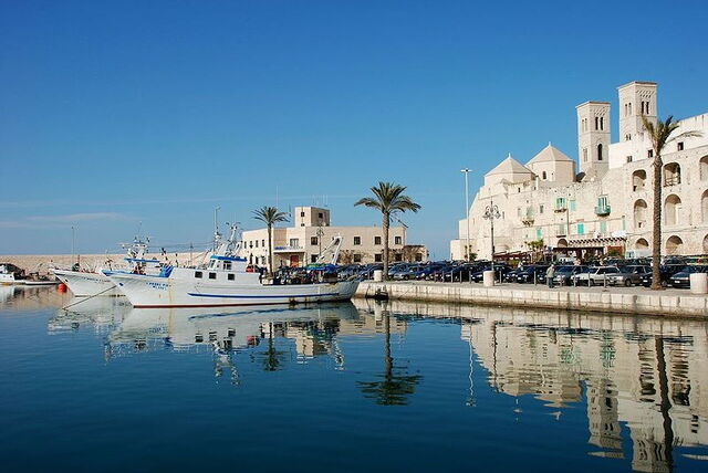 Vue sur le port de Molfetta