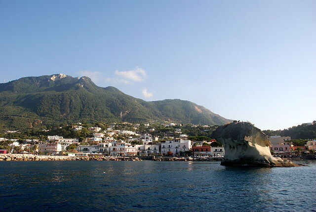 Le mont Epomeo sur l'île d'Ischia