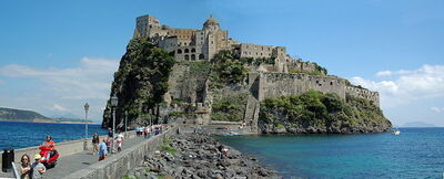 Le château d'Aragonese sur l'île d'Ischia