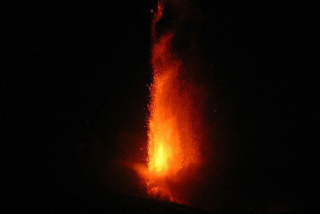 Une éruption ardente de l'Etna en 2007