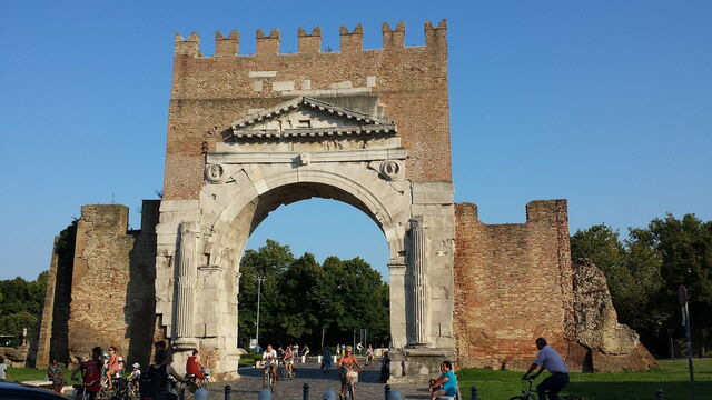 Arc d'Auguste, Rimini