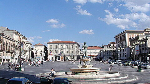 Place pricipale de L'Aquila