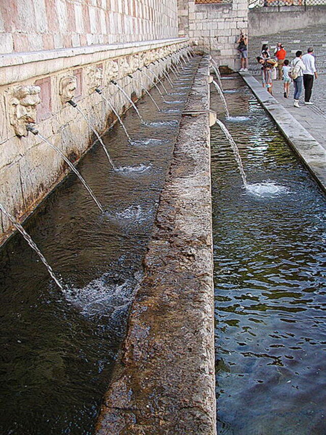 La fontaine des 99 jets