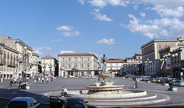 Place pricipale de L'Aquila