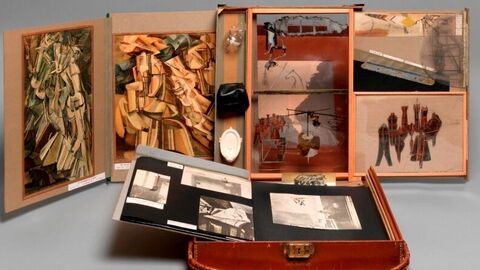 boîte dans une valise