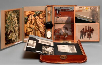 boîte dans une valise